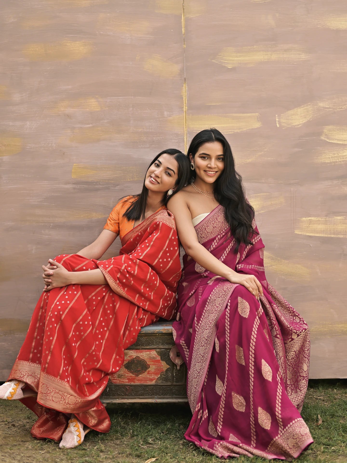 MISHTI - WINE VISCOSE SAREE WITH DIAGONAL FLOWER PATTERN AND BUTTIES
