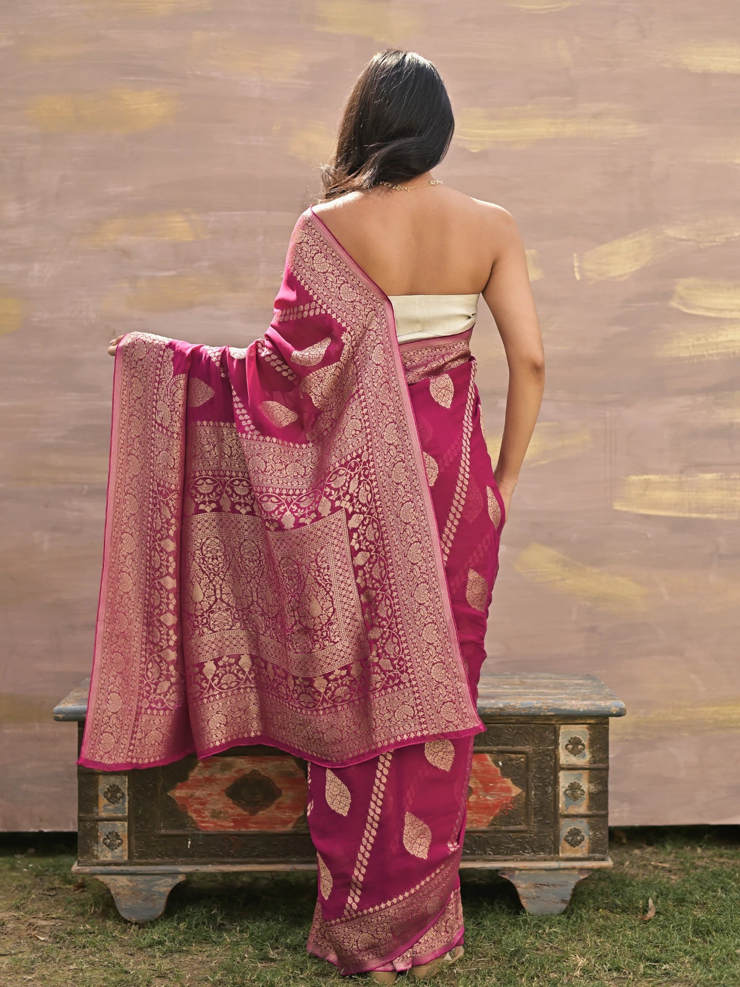 MISHTI - WINE VISCOSE SAREE WITH DIAGONAL FLOWER PATTERN AND BUTTIES