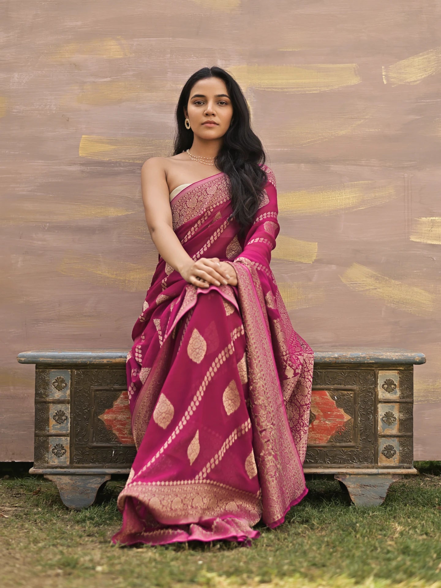 MISHTI - WINE VISCOSE SAREE WITH DIAGONAL FLOWER PATTERN AND BUTTIES